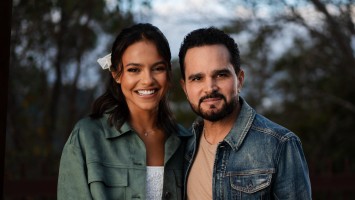 Julia Vitória e Luciano Camargo apresentam 